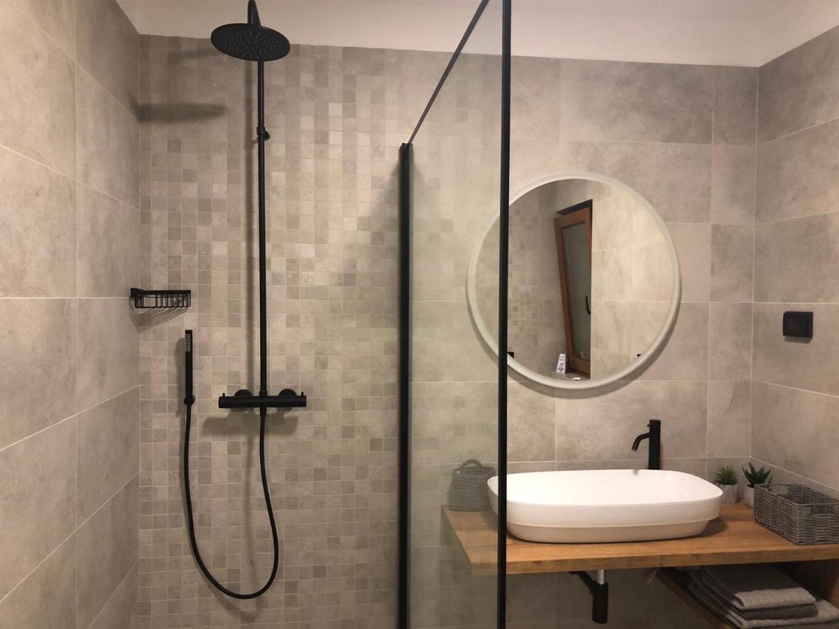 Apartments & Room Piutti บาเล ภายนอก รูปภาพ