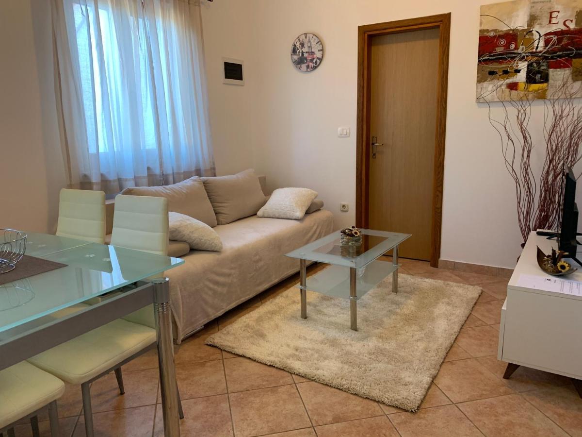 Apartments & Room Piutti บาเล ภายนอก รูปภาพ